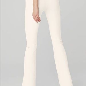 NWT/ Alo yoga Airbrush High-Waist 7/8 Bootcut Legging Ivory